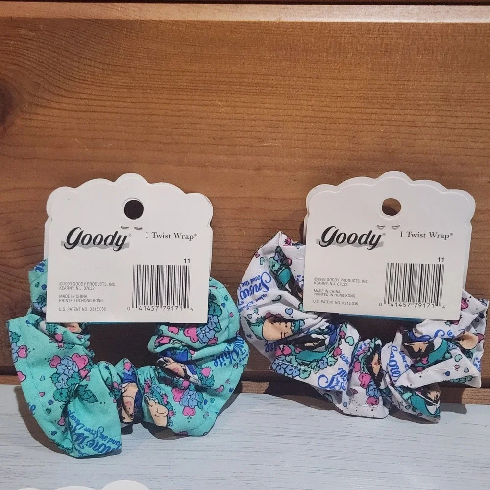 Walt Disney NWT Snow White 7 Seven Dwarfs Vintage Barrettes & 2 Scrunchies Wraps